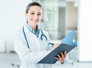 Carrera en Medicina: Desafíos Profesionales y Ética Médica