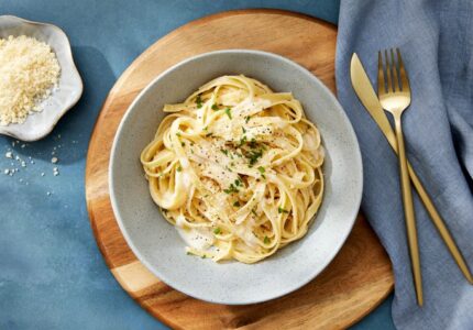 Plato de fettuccine Alfredo